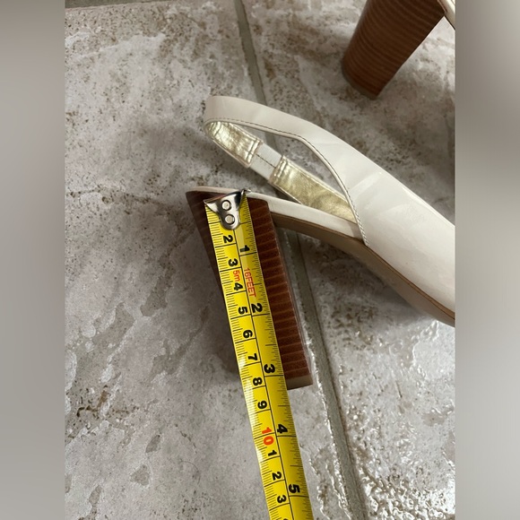 White cream opened toe, sling back with a brown heel - Picture 5 of 5